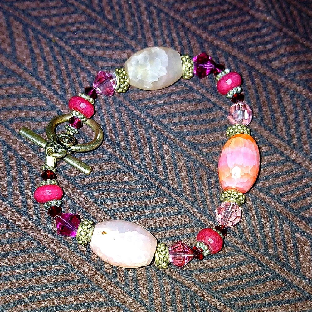 Chic Pink and Red Beaded Bracelet with Toggle Clasp